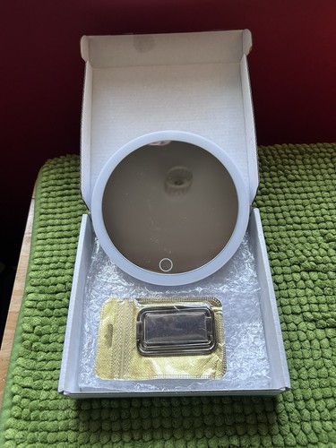 Magnifying mirror cones with - cones,